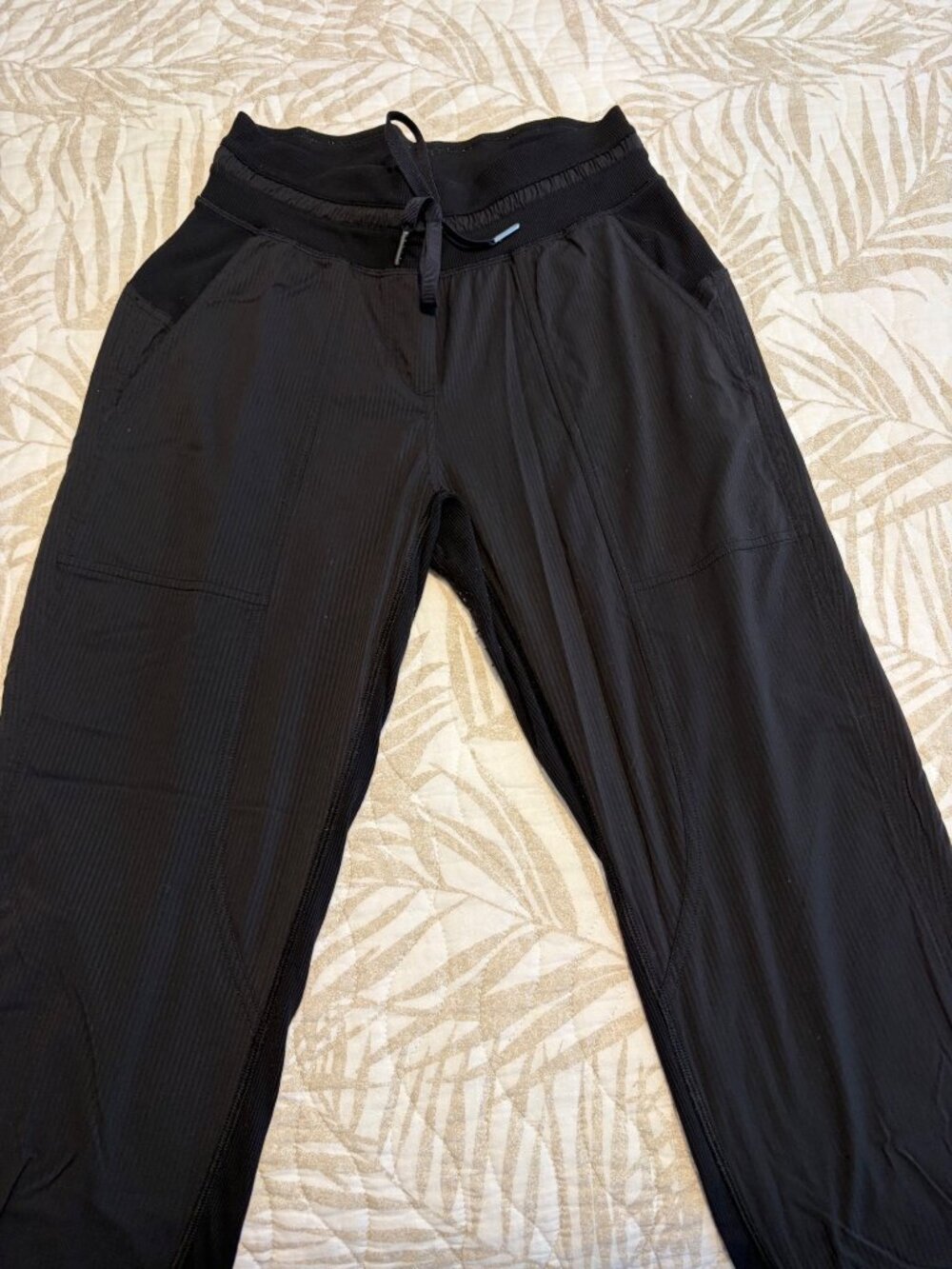 Lululemon Black Relaxed Fit Active Pants Size 2 With Drawstring Waist w/pilling